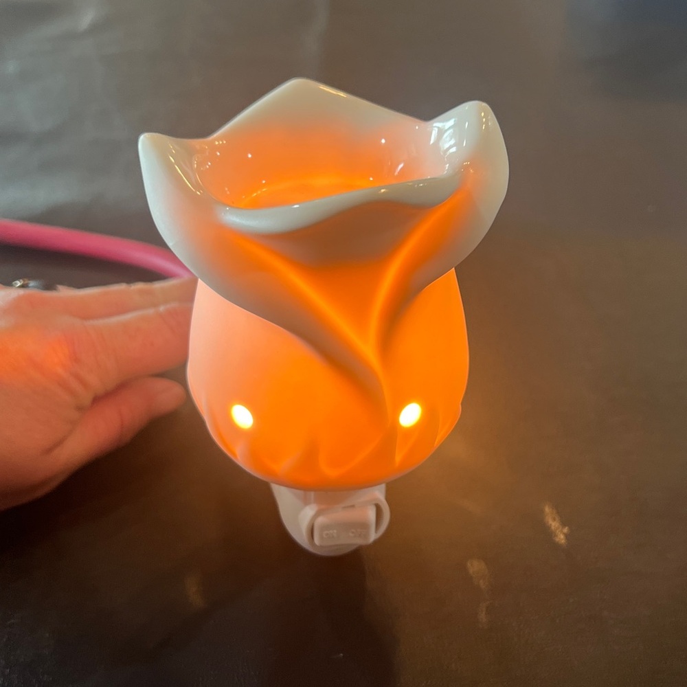 Scentsy Tea Rose Mini Warmer